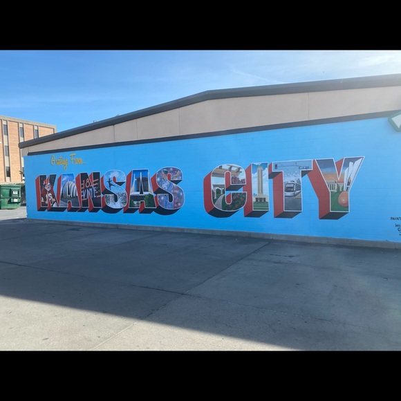 Meet your Posher, Halle - Picture 1 of 1